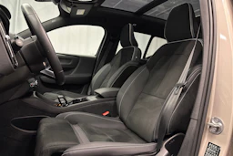 harmaa Volvo XC40 2023 kuva 18.