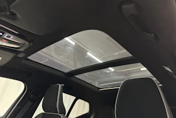 harmaa Volvo XC40 2023 kuva 37.