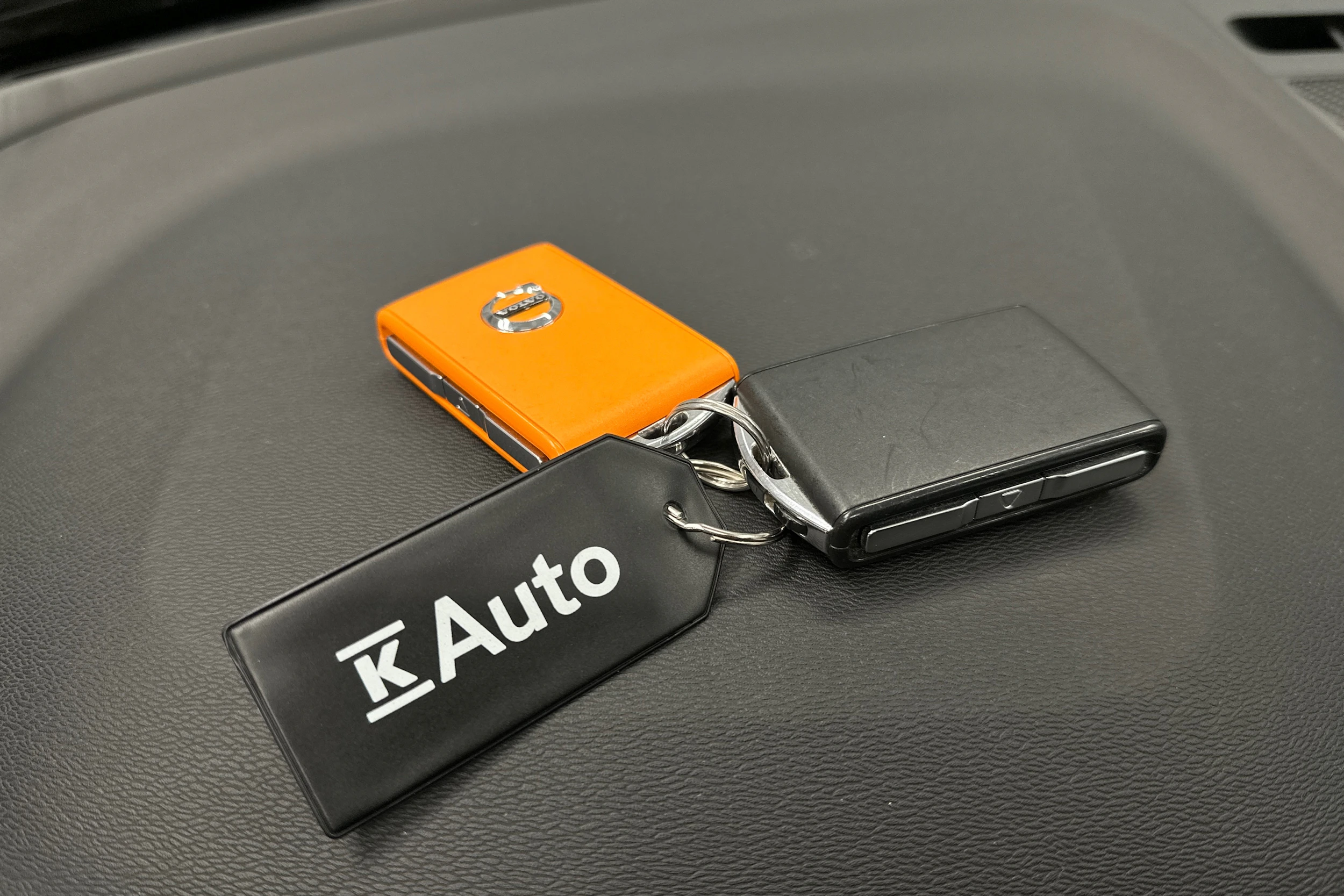 harmaa Volvo XC40 2023 kuva 38.