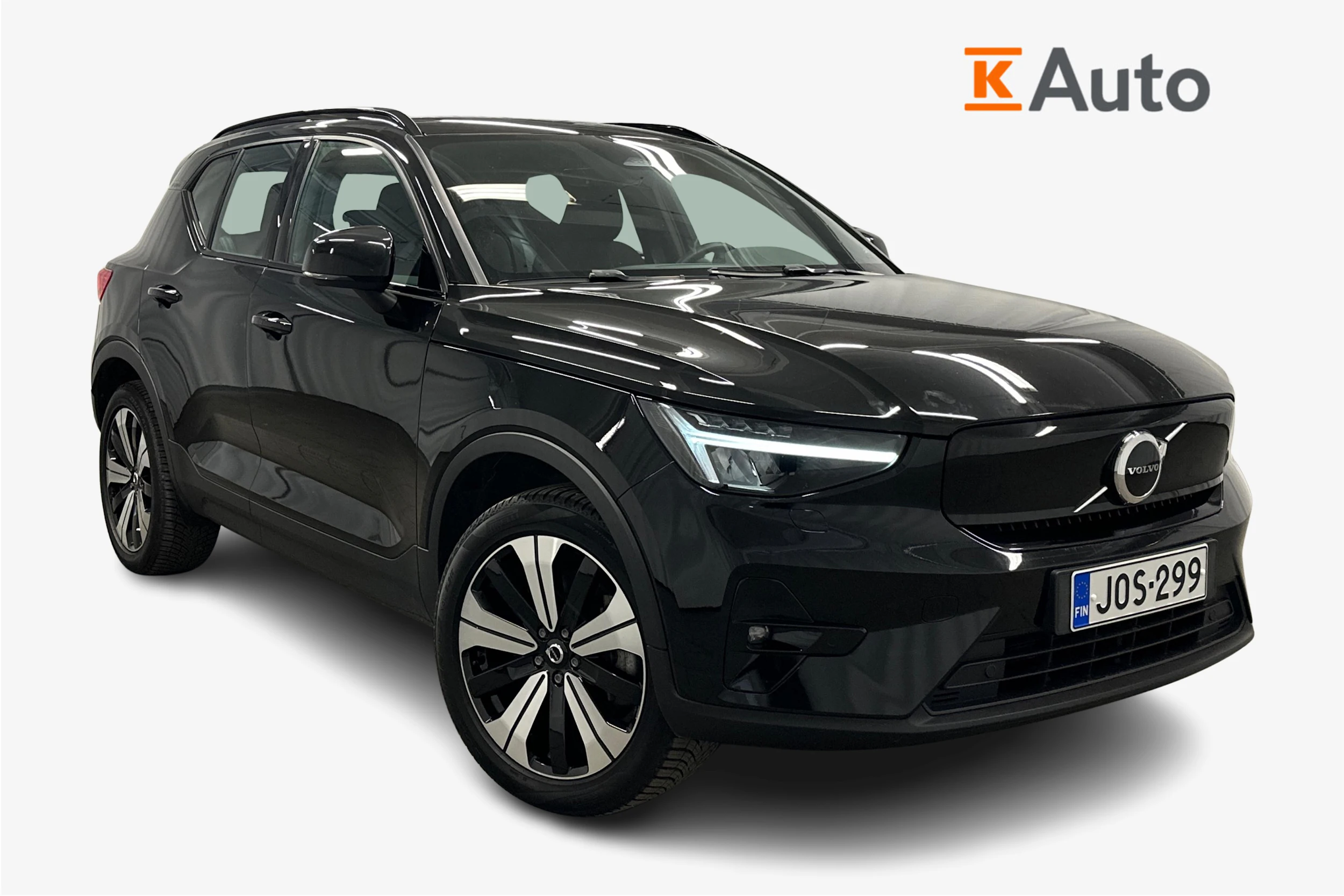 musta Volvo XC40 2023 kuva 1.