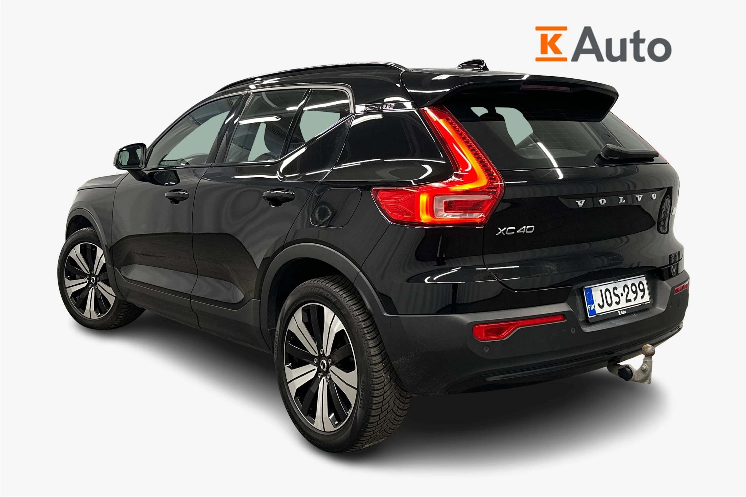 musta Volvo XC40 2023 kuva 3.