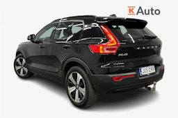 musta Volvo XC40 2023 kuva 3.