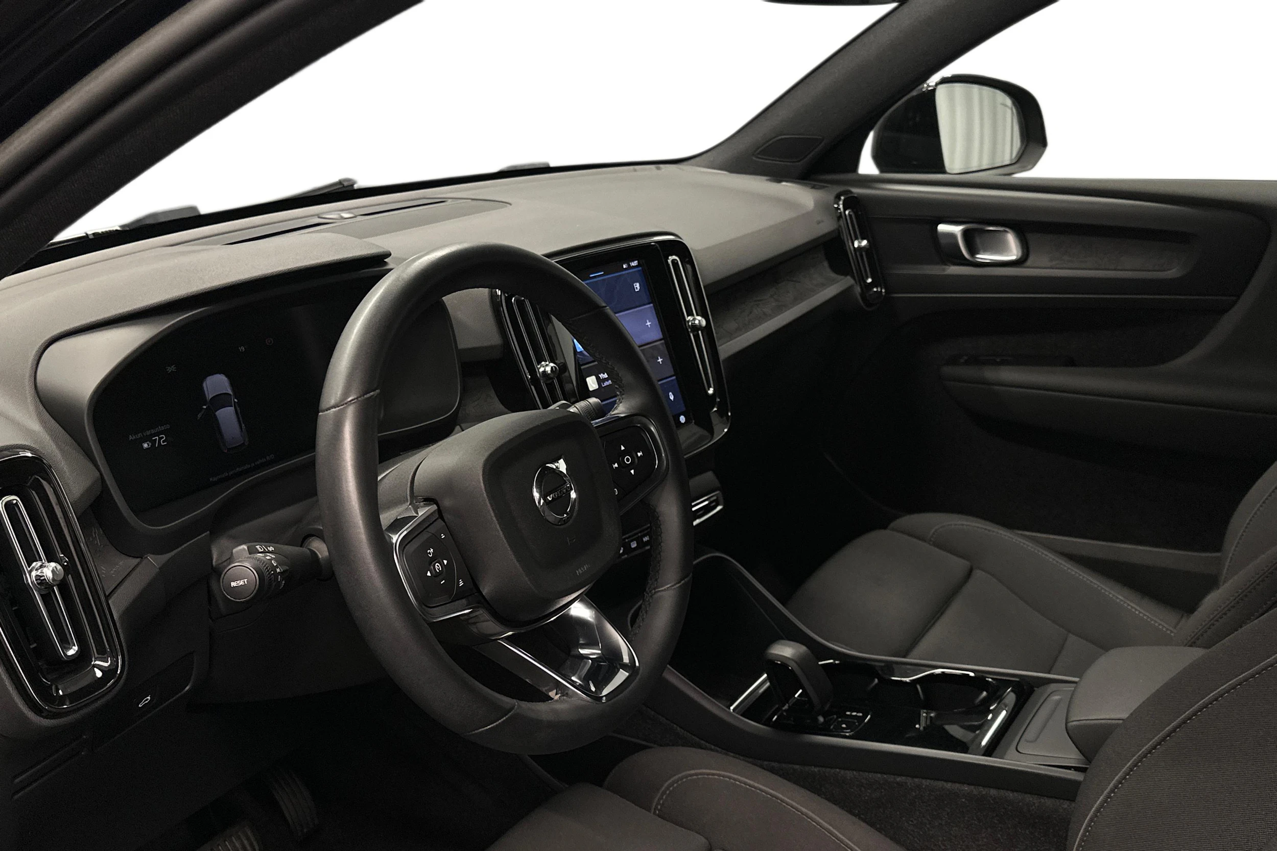 musta Volvo XC40 2023 kuva 8.