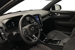 musta Volvo XC40 2023 kuva 8.