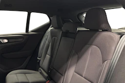 musta Volvo XC40 2023 kuva 11.