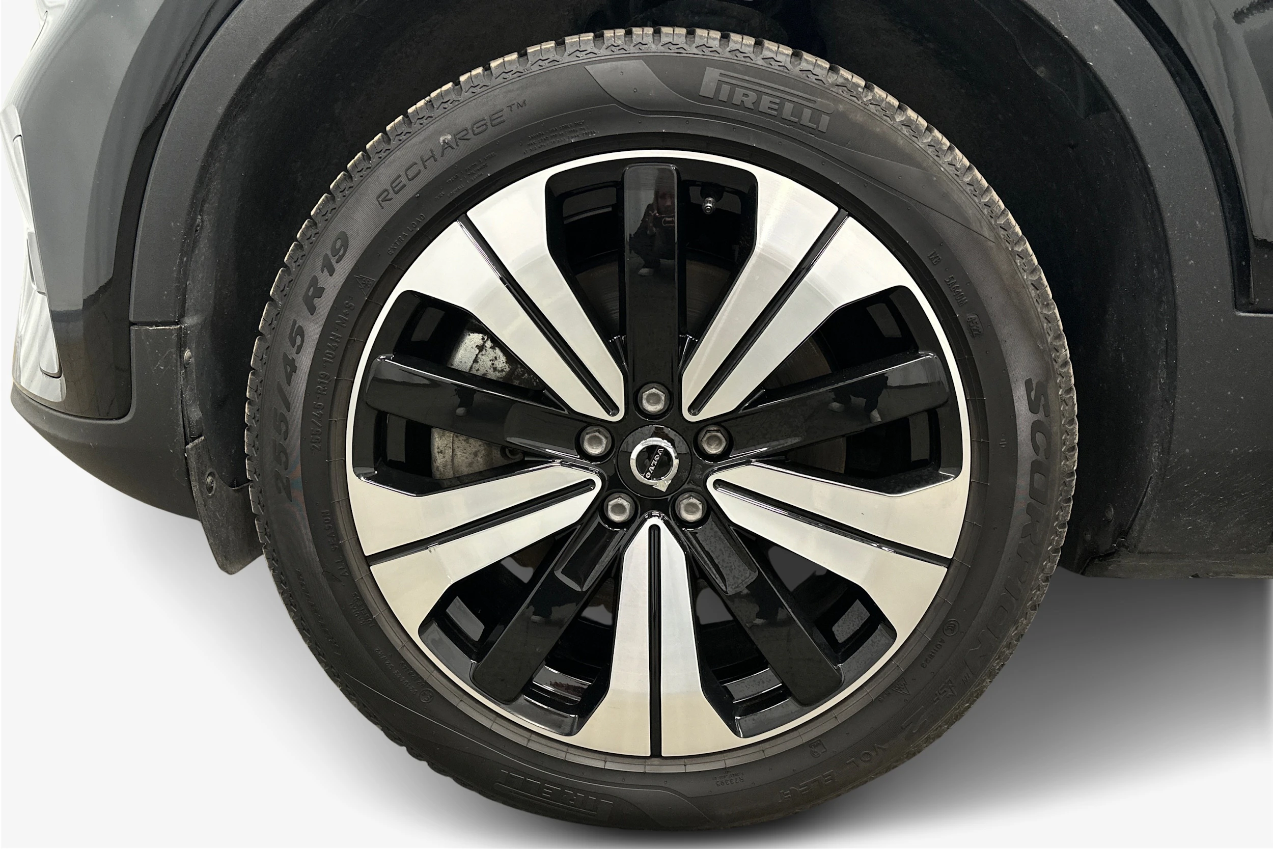 musta Volvo XC40 2023 kuva 12.
