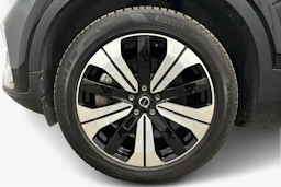 musta Volvo XC40 2023 kuva 12.