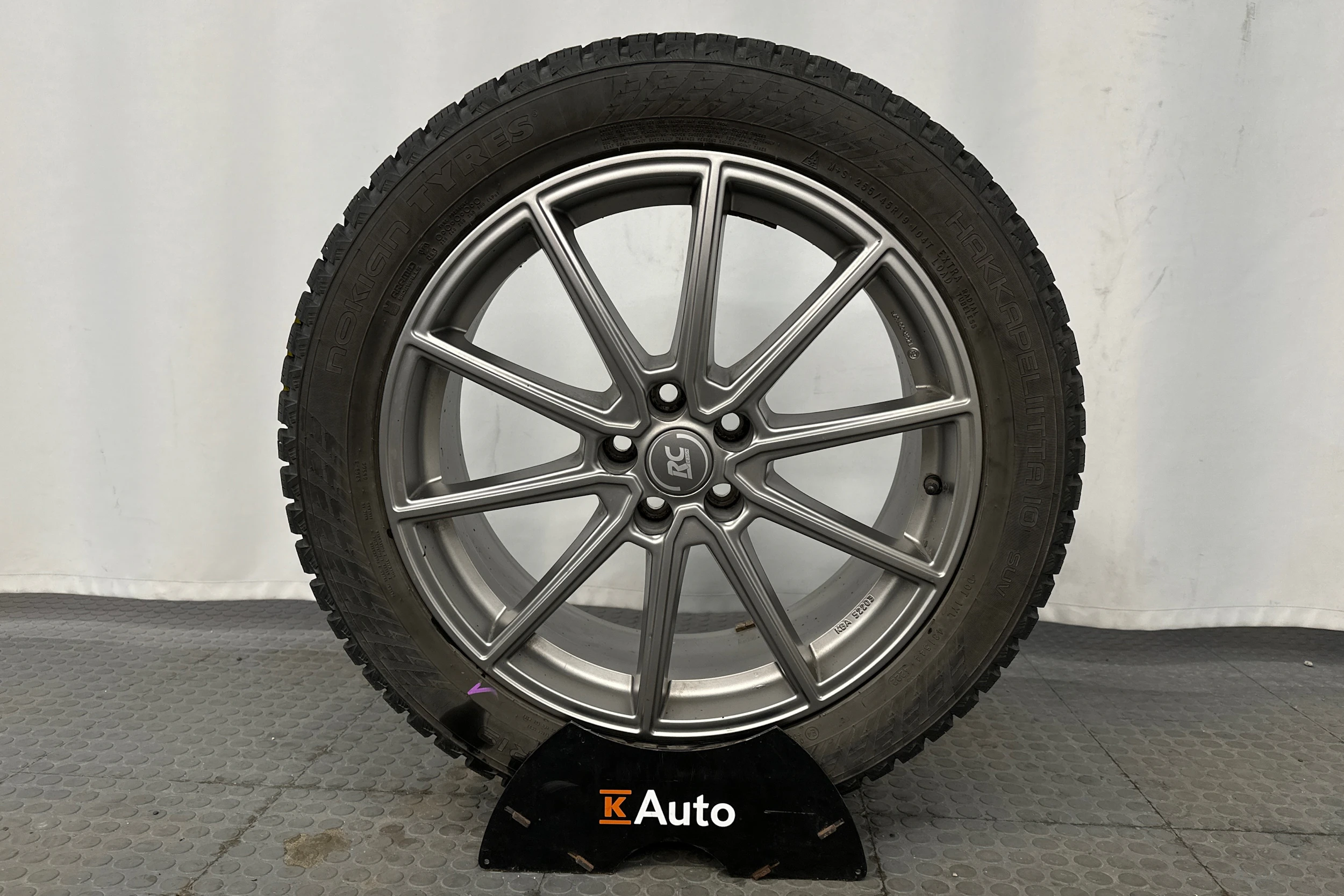 musta Volvo XC40 2023 kuva 15.