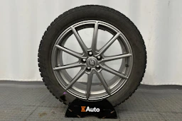 musta Volvo XC40 2023 kuva 15.