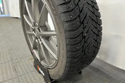 musta Volvo XC40 2023 kuva 16.