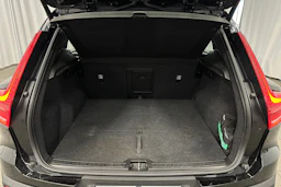 musta Volvo XC40 2023 kuva 17.