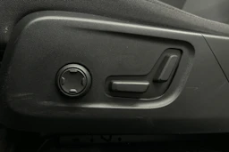 musta Volvo XC40 2023 kuva 20.
