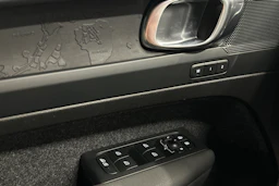 musta Volvo XC40 2023 kuva 21.