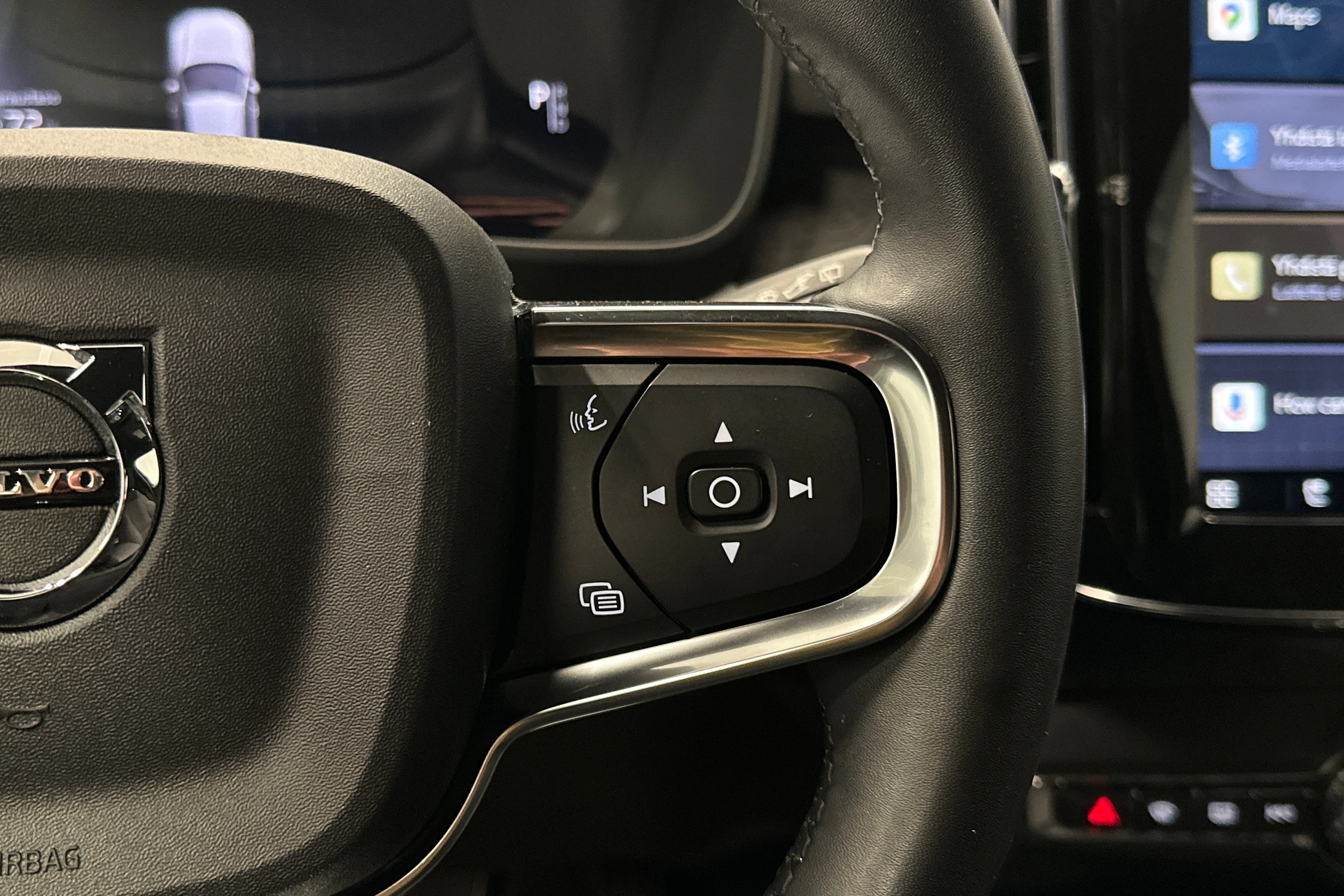 musta Volvo XC40 2023 kuva 23.