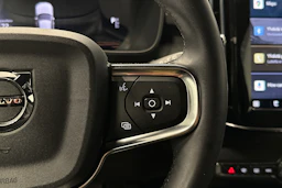 musta Volvo XC40 2023 kuva 23.