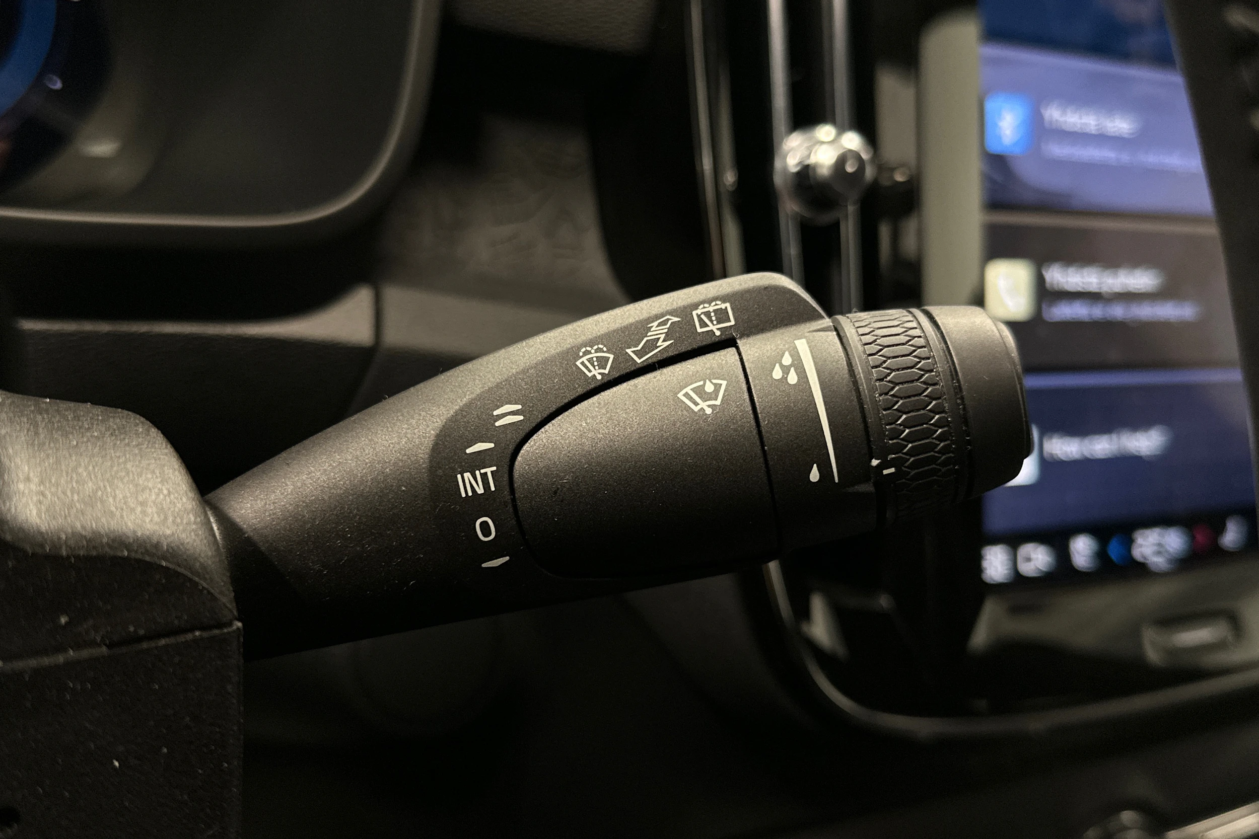 musta Volvo XC40 2023 kuva 25.