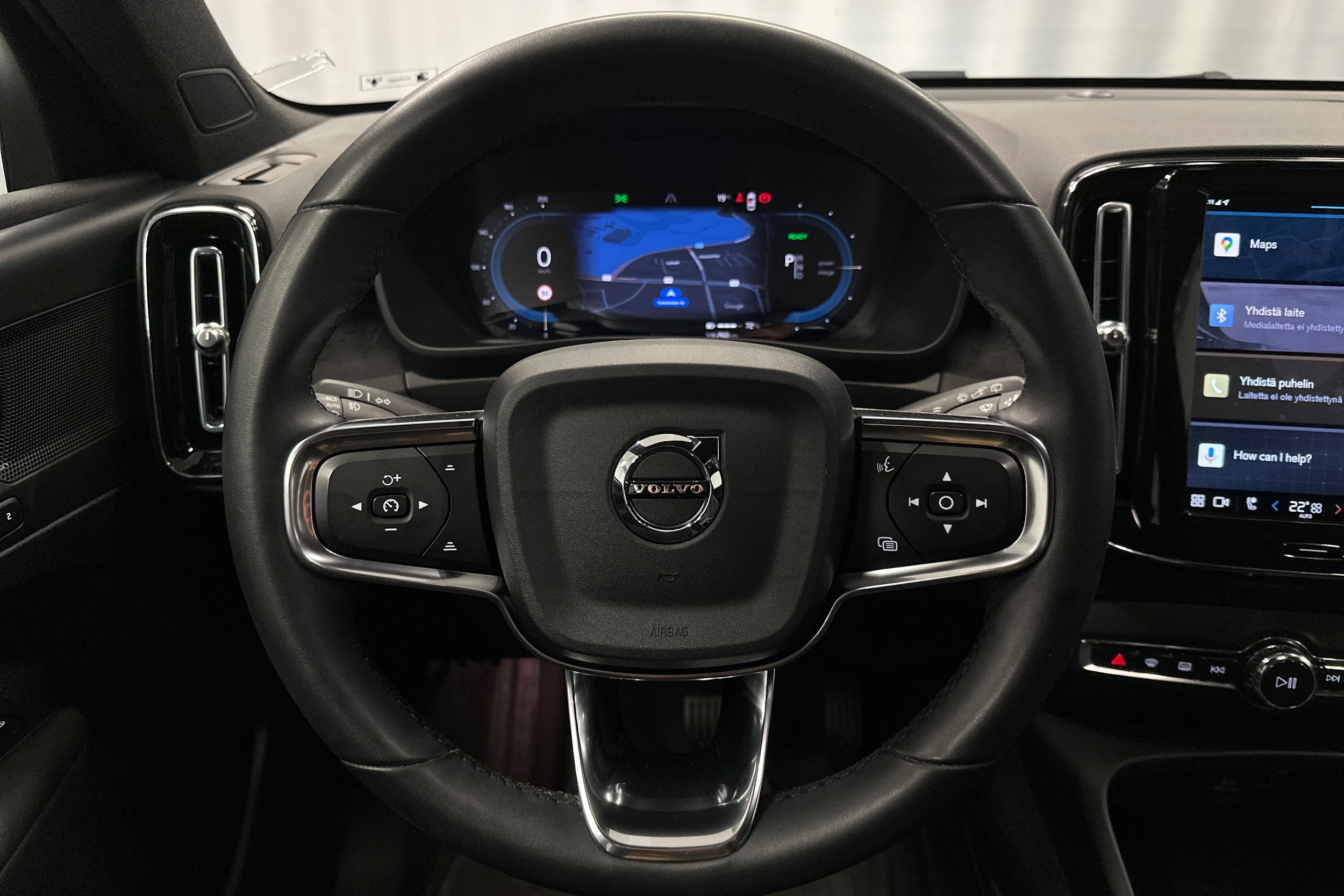 musta Volvo XC40 2023 kuva 26.