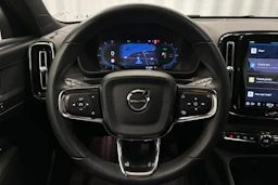 musta Volvo XC40 2023 kuva 26.
