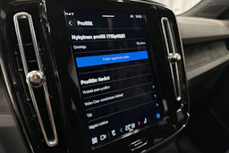 musta Volvo XC40 2023 kuva 29.