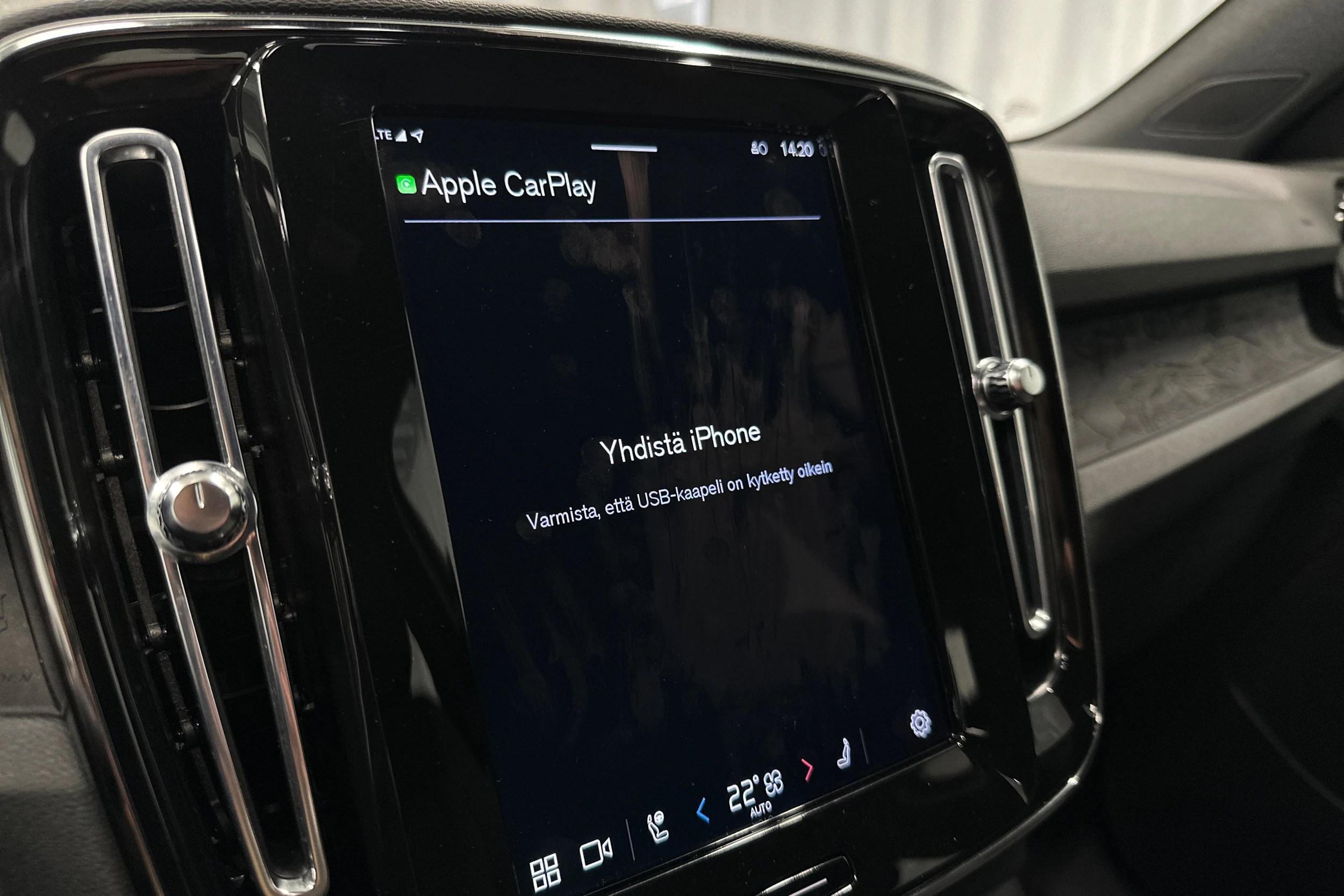 musta Volvo XC40 2023 kuva 31.