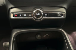 musta Volvo XC40 2023 kuva 33.
