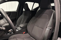 musta Volvo XC40 2023 kuva 35.