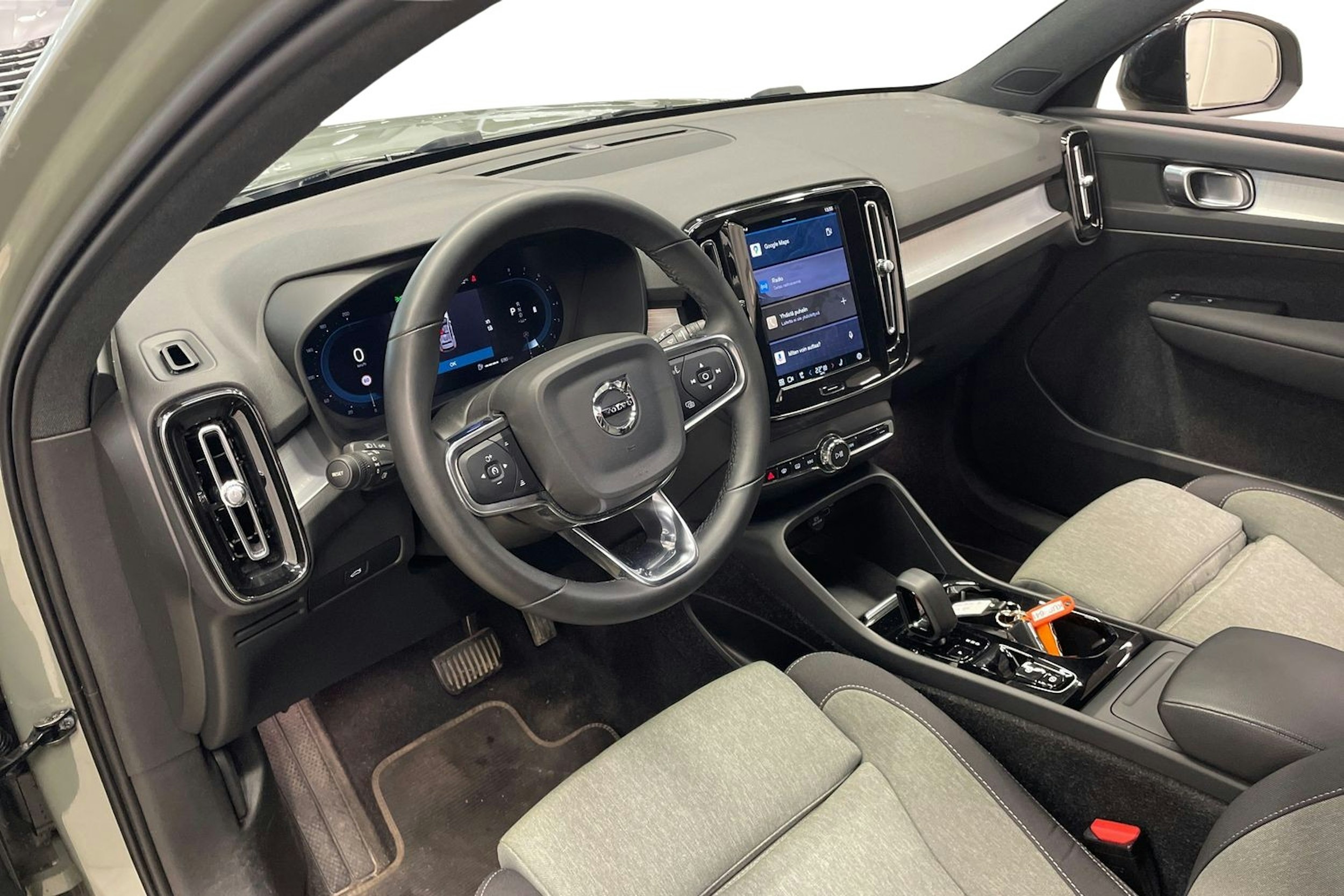 vihreä Volvo XC40 2023 kuva 7.