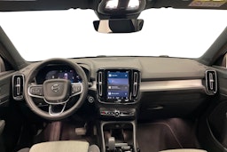 vihreä Volvo XC40 2023 kuva 9.