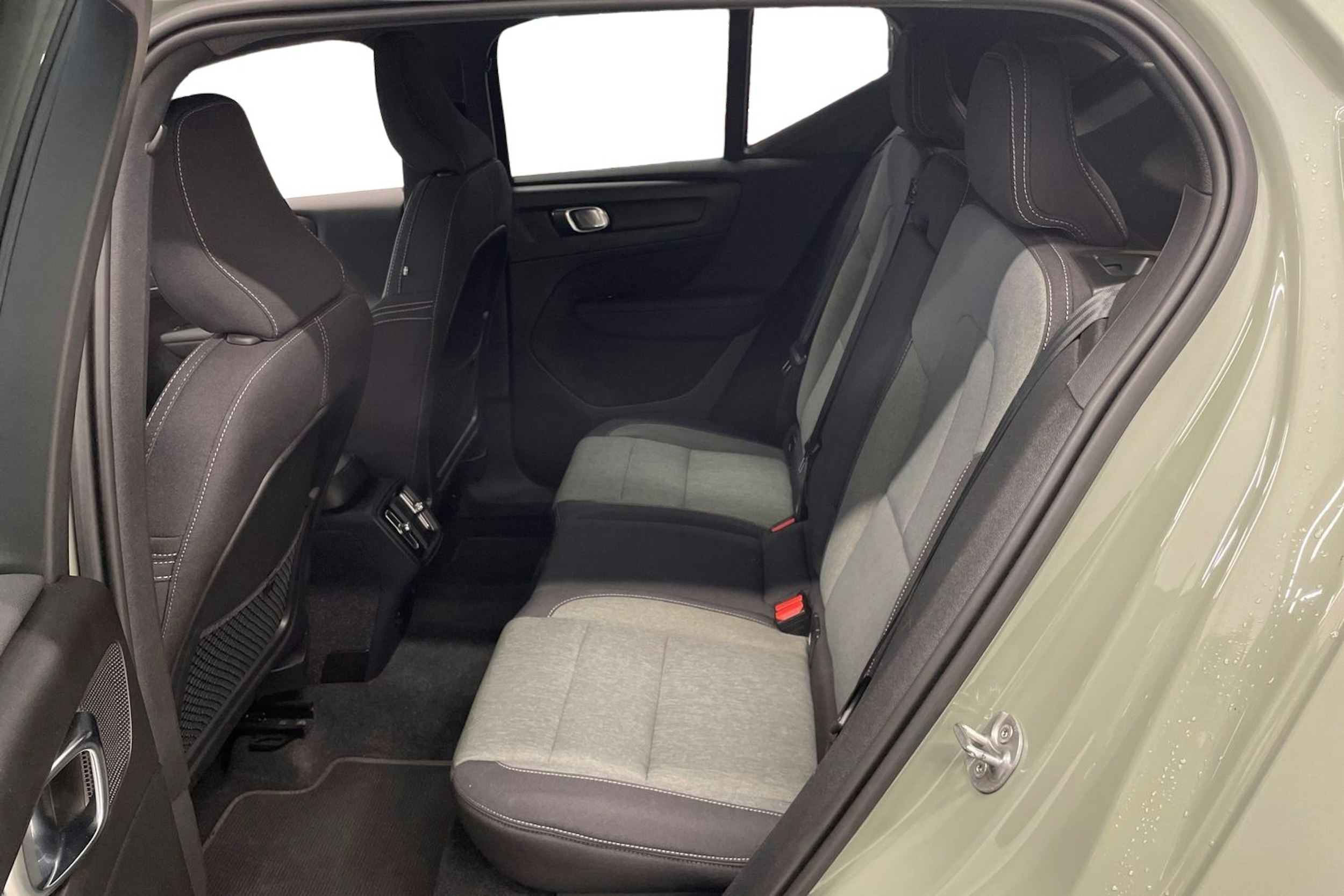 vihreä Volvo XC40 2023 kuva 10.