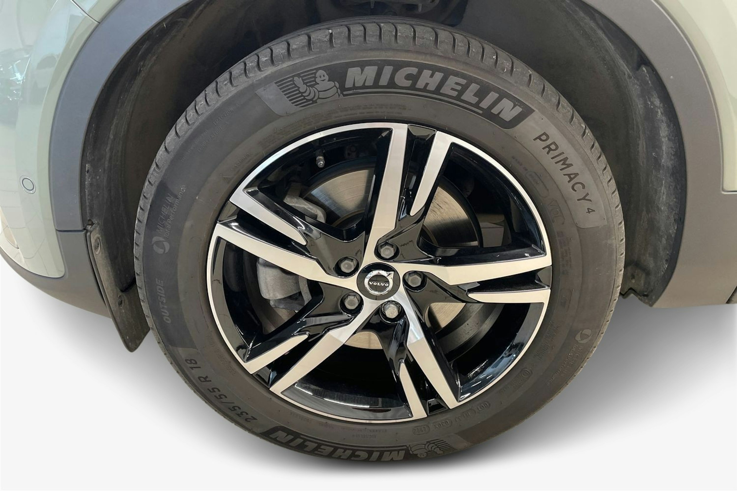 vihreä Volvo XC40 2023 kuva 11.