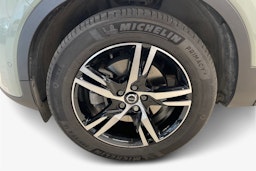 vihreä Volvo XC40 2023 kuva 11.
