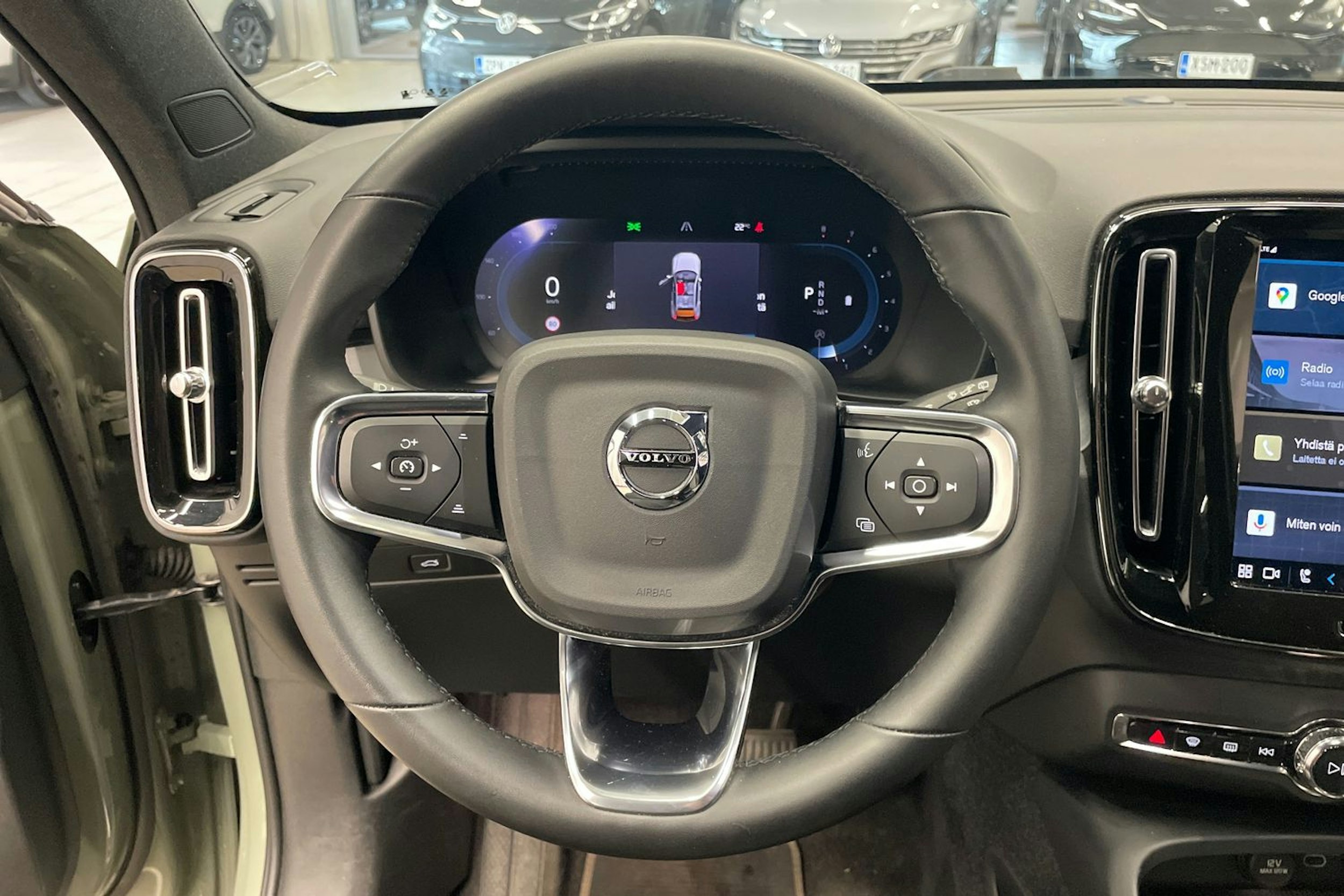 vihreä Volvo XC40 2023 kuva 14.