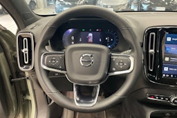 vihreä Volvo XC40 2023 kuva 14.