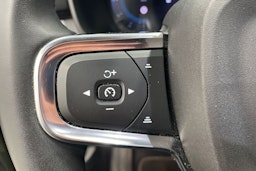vihreä Volvo XC40 2023 kuva 16.