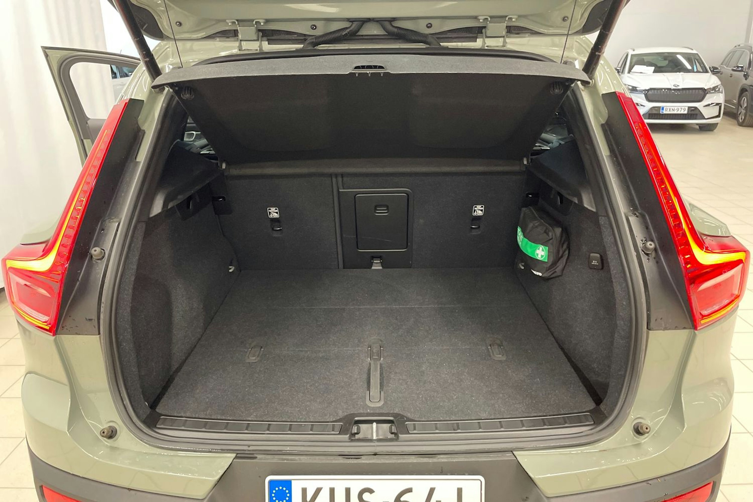 vihreä Volvo XC40 2023 kuva 20.