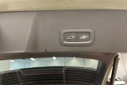 vihreä Volvo XC40 2023 kuva 21.