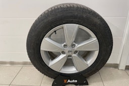 vihreä Volvo XC40 2023 kuva 22.