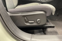 vihreä Volvo XC40 2023 kuva 24.