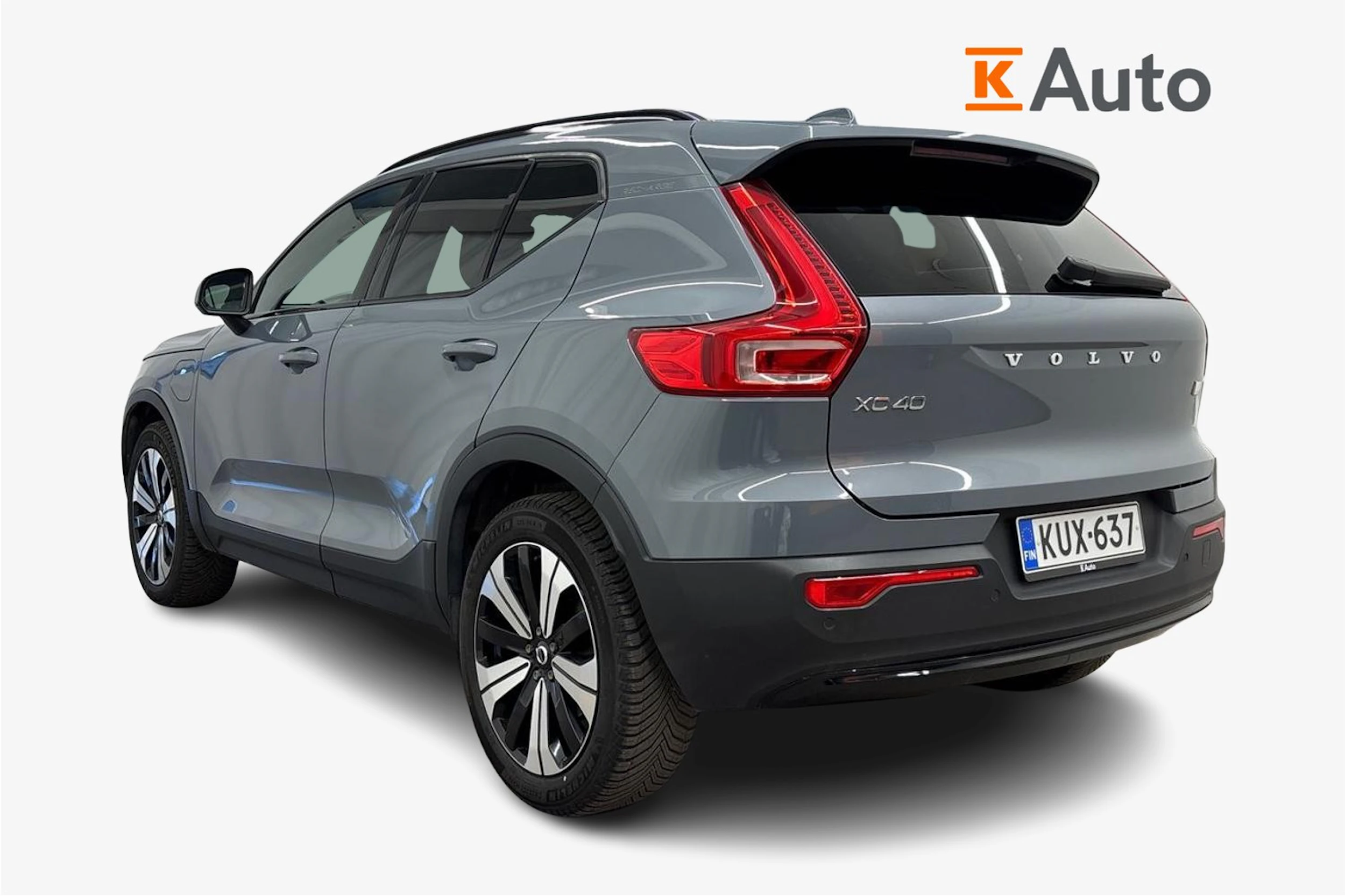 harmaa Volvo XC40 2023 kuva 3.