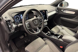 harmaa Volvo XC40 2023 kuva 8.