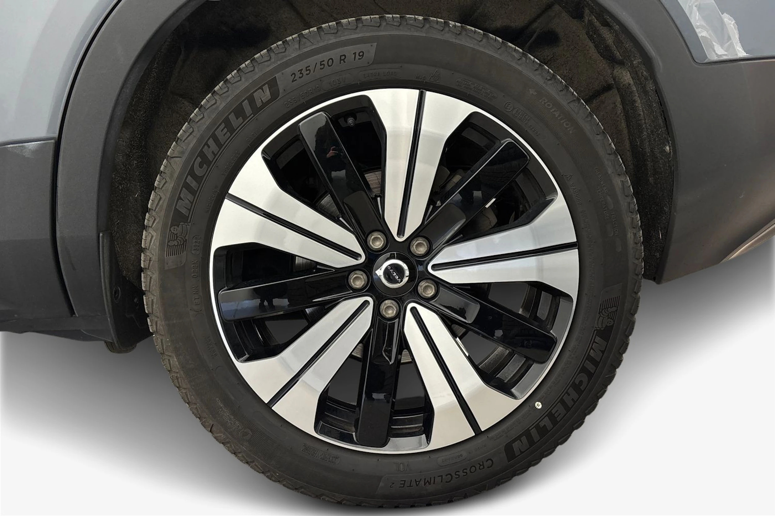 harmaa Volvo XC40 2023 kuva 12.