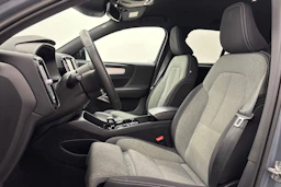harmaa Volvo XC40 2023 kuva 15.
