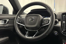 harmaa Volvo XC40 2023 kuva 18.