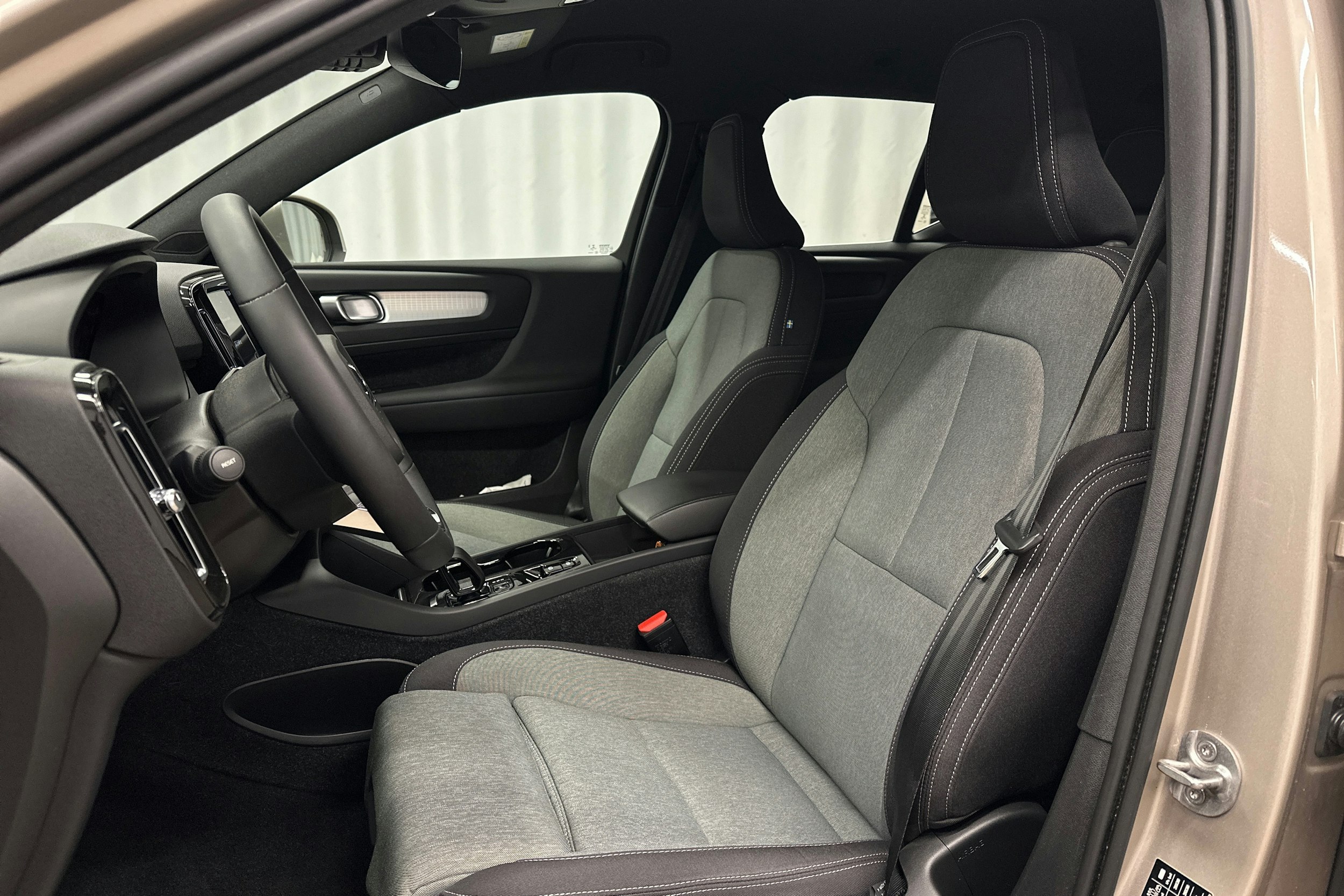 met. ruskea (beige) Volvo XC40 2023 kuva 17.