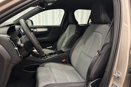 met. ruskea (beige) Volvo XC40 2023 kuva 17.