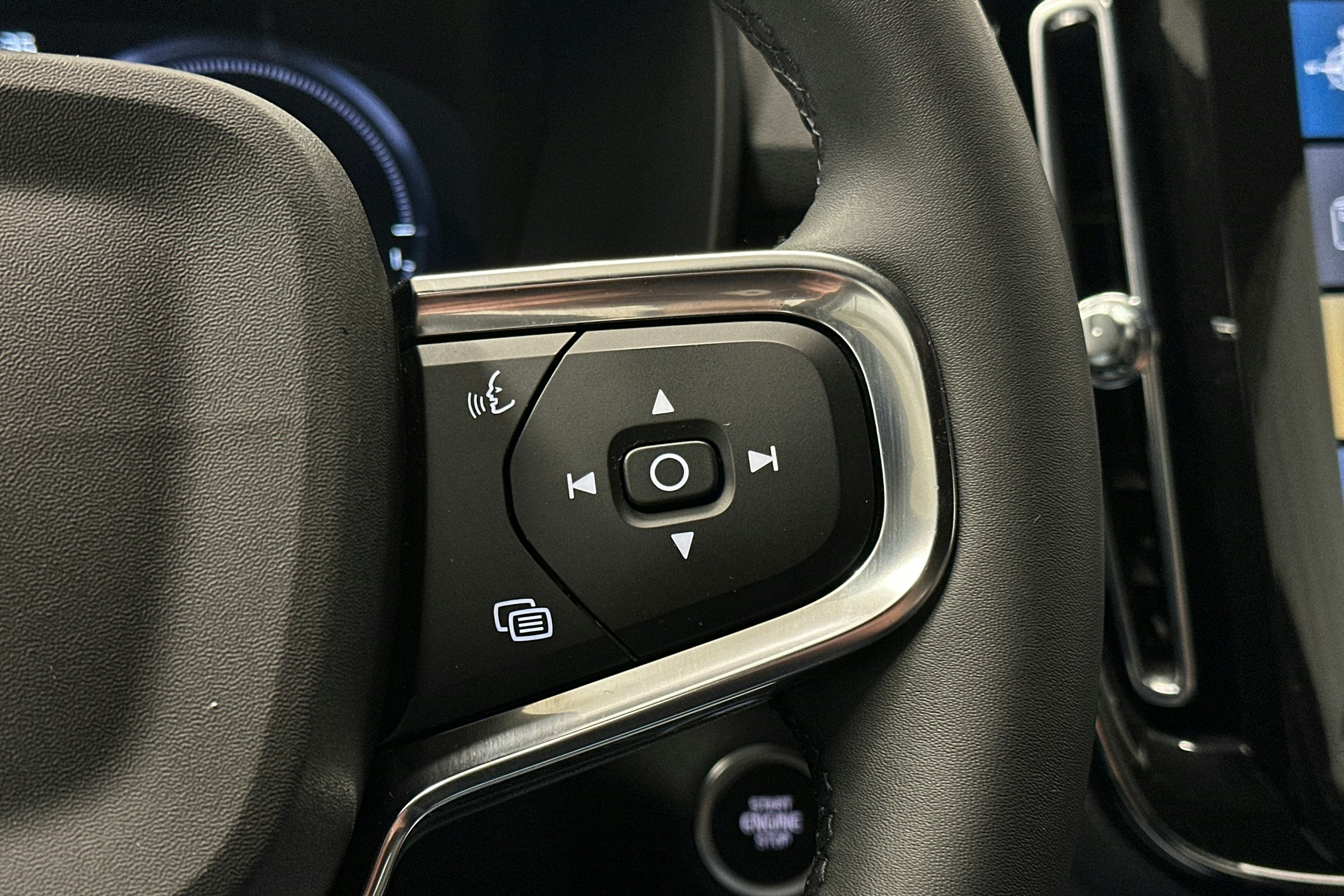 met. ruskea (beige) Volvo XC40 2023 kuva 22.