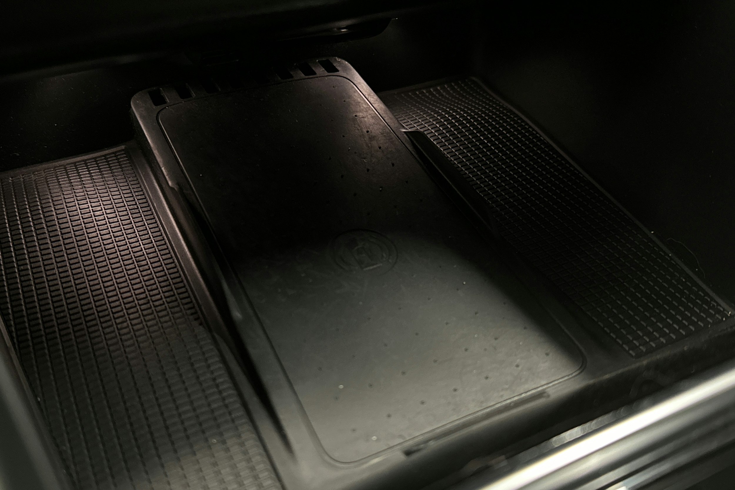 met. ruskea (beige) Volvo XC40 2023 kuva 30.