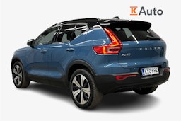 sininen Volvo XC40 2023 kuva 2.
