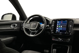 sininen Volvo XC40 2023 kuva 9.