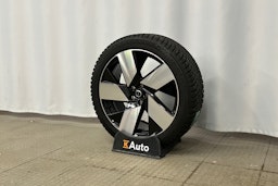 sininen Volvo XC40 2023 kuva 13.